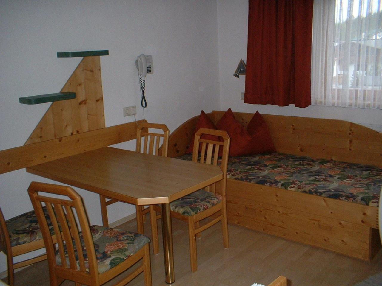Gaestehaus Manuela - Familie Rantner เซเฟลด์ อิน ทิโรล ภายนอก รูปภาพ