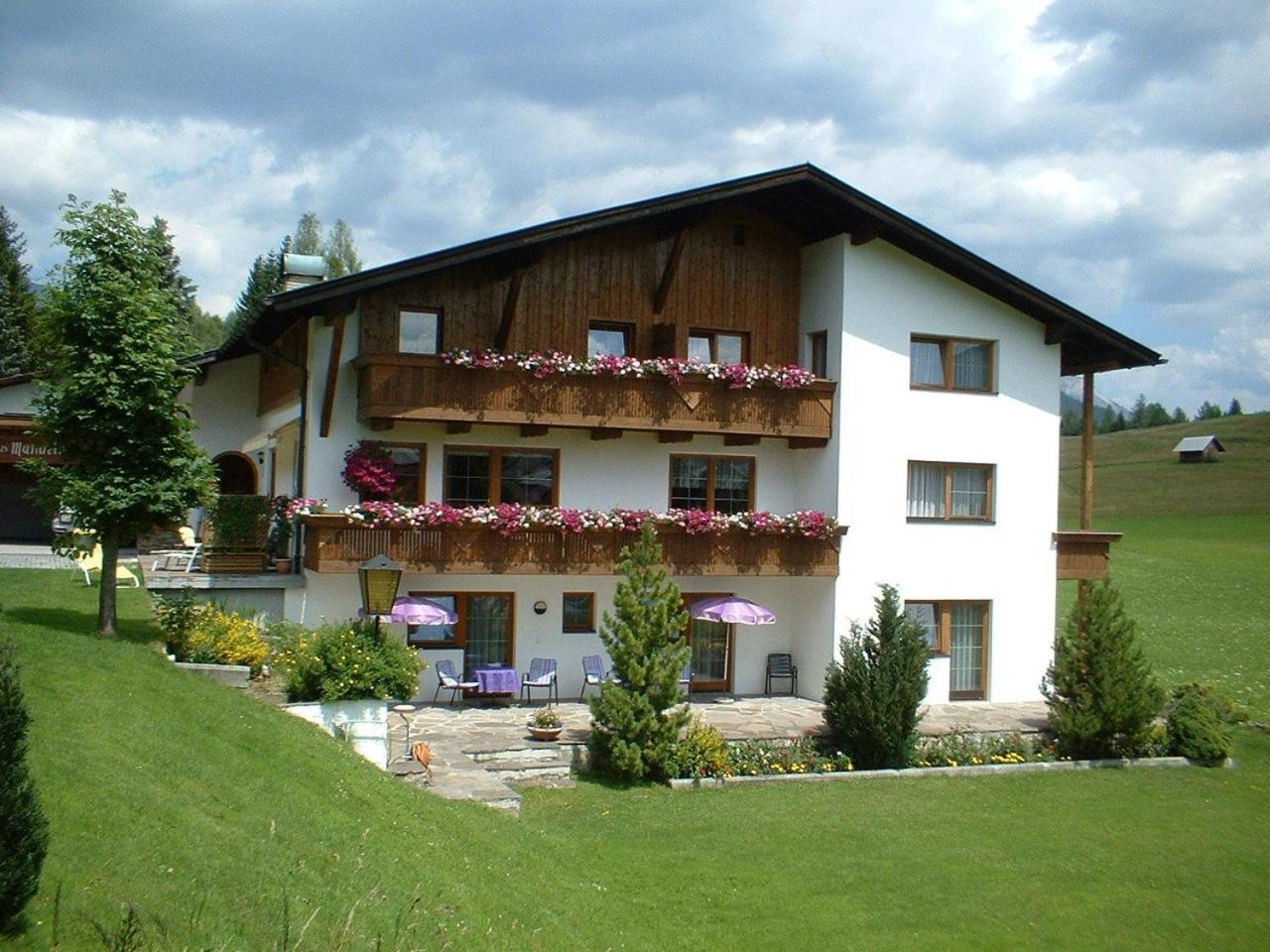Gaestehaus Manuela - Familie Rantner เซเฟลด์ อิน ทิโรล ภายนอก รูปภาพ